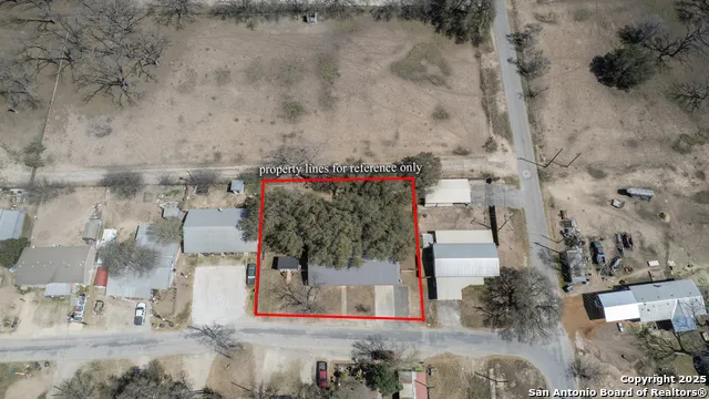 36 Pecan Dr Leakey, TX 78873